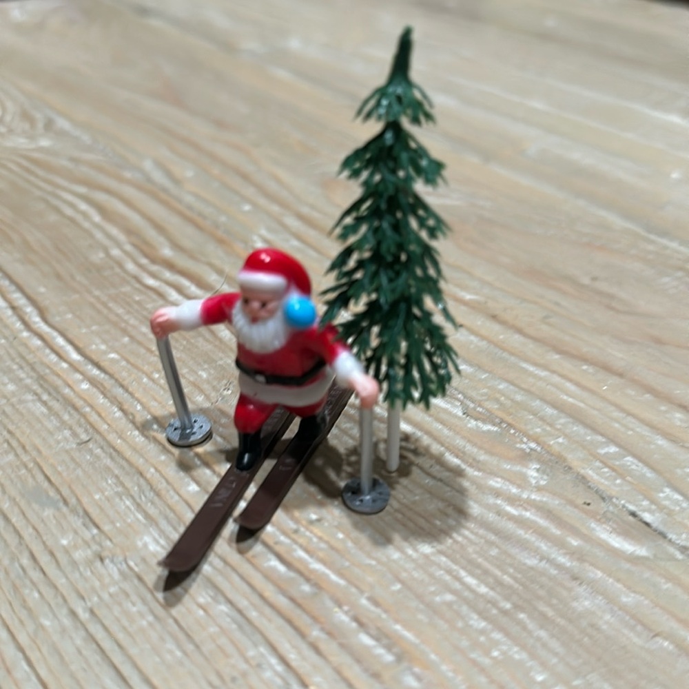 NWOT 16 Piece Santa Skiing & Pine Tree Cake Toppers - Picture 2 of 7